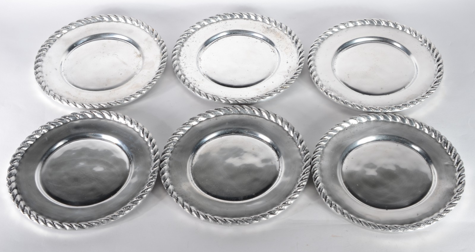 Seis souplats de estanho mexicano, bordas "acordoadas". - foto 1 de 7