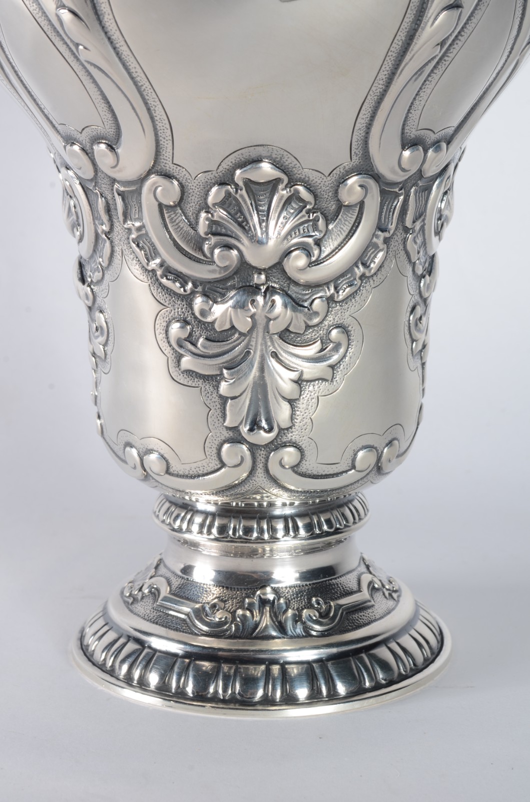 Vaso de prata portuguesa, contrastada. Peso da prata: 770 g. (Por... - foto 2 de 6