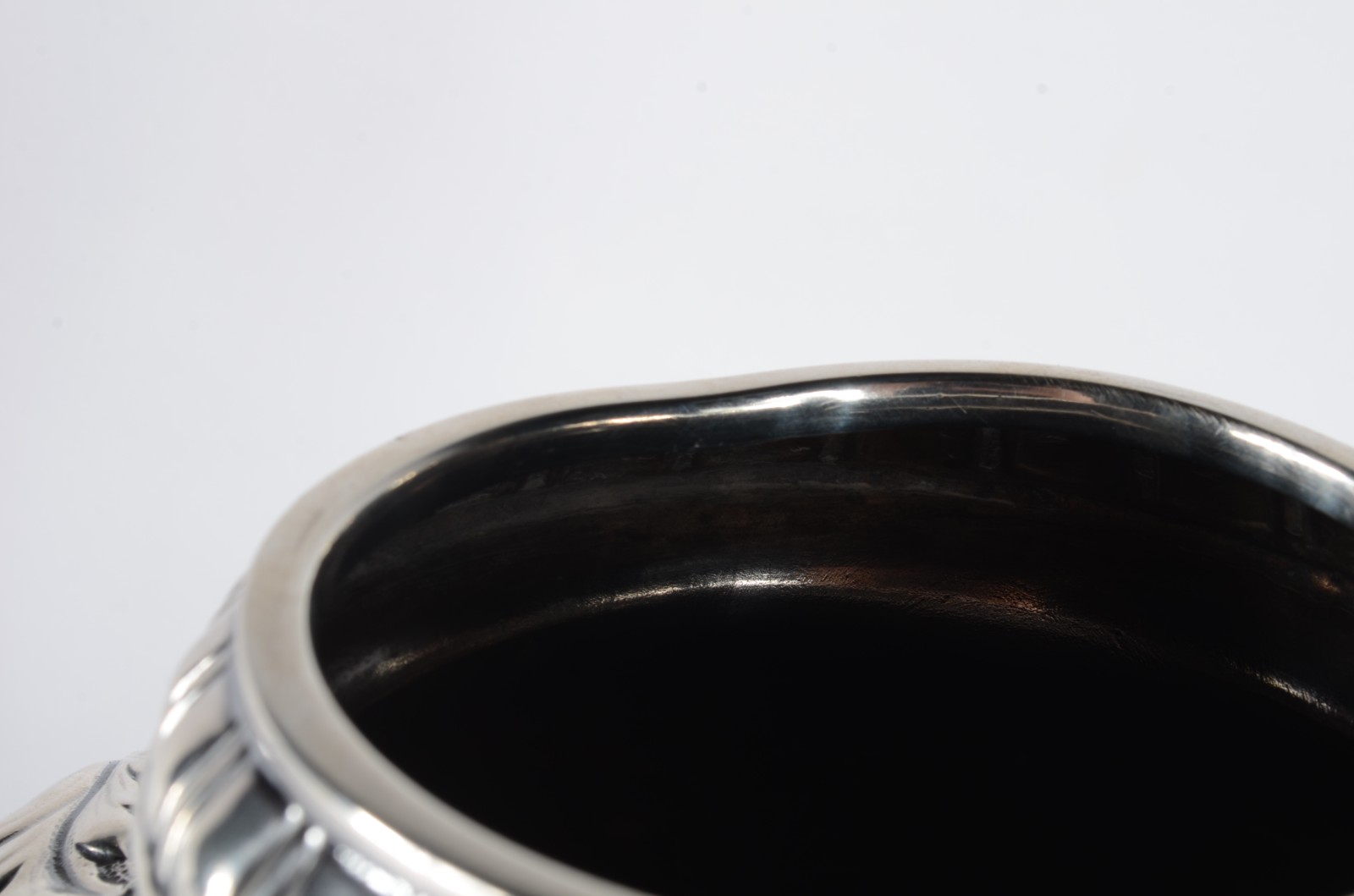 Vaso de prata portuguesa, contrastada. Peso da prata: 770 g. (Por... - foto 4 de 6