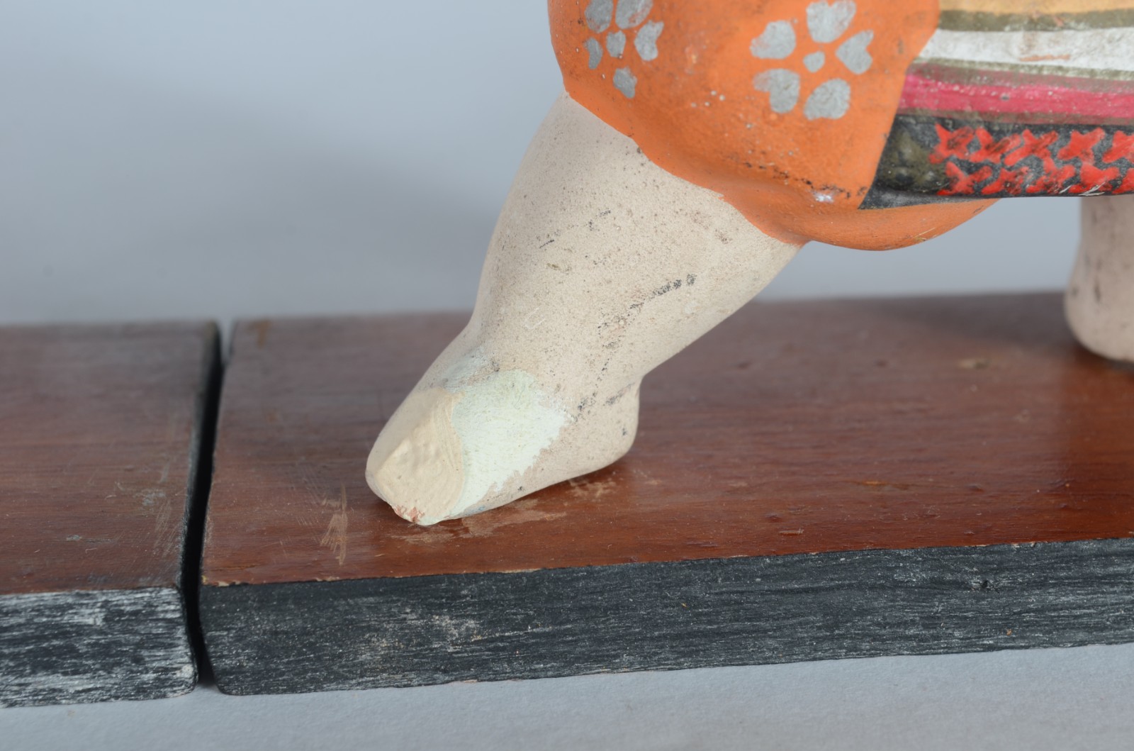Par de antigos bonecos japoneses porcelanizados representando... - foto 7 de 11