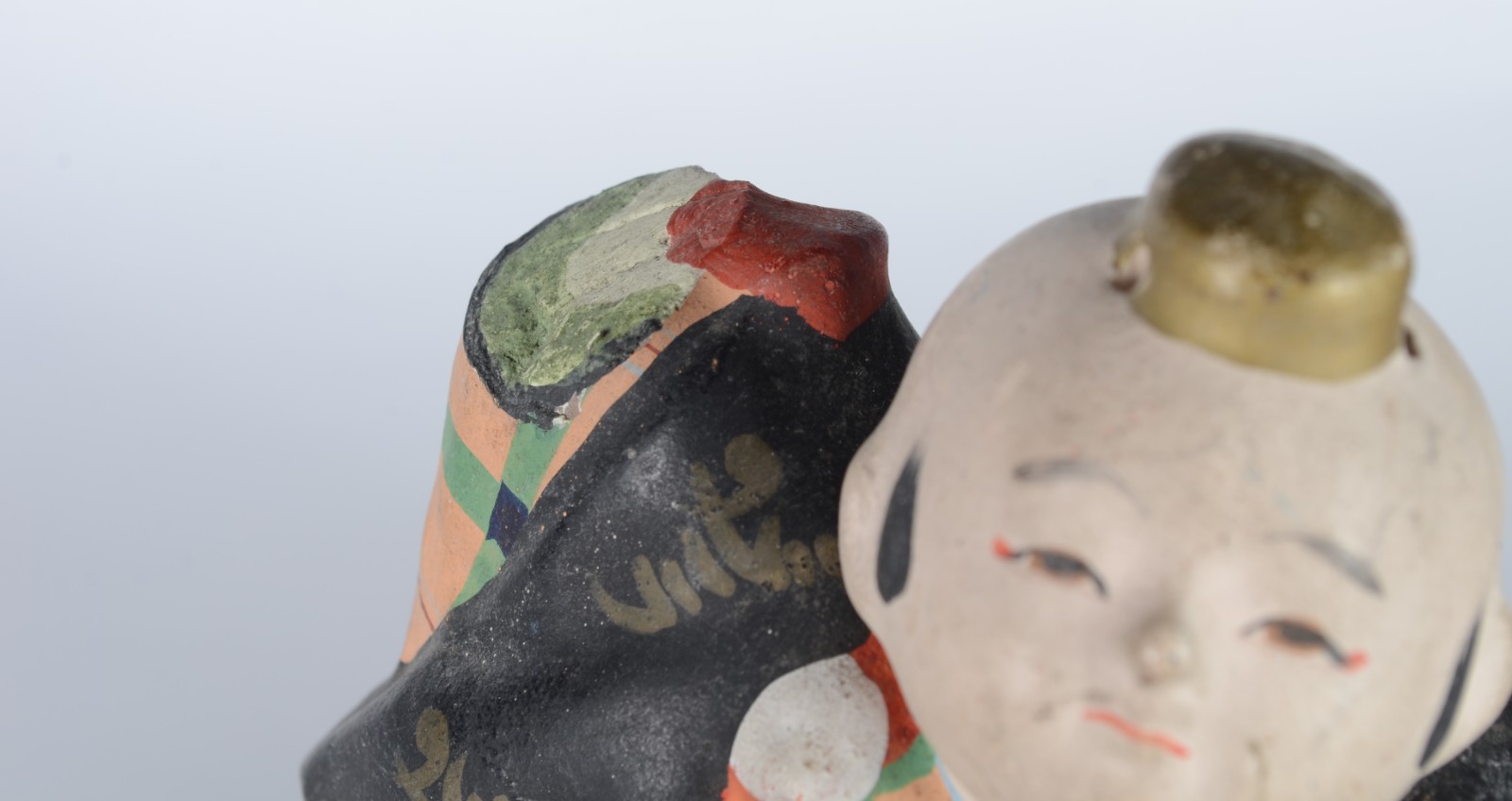 Par de antigos bonecos japoneses porcelanizados representando... - foto 9 de 11