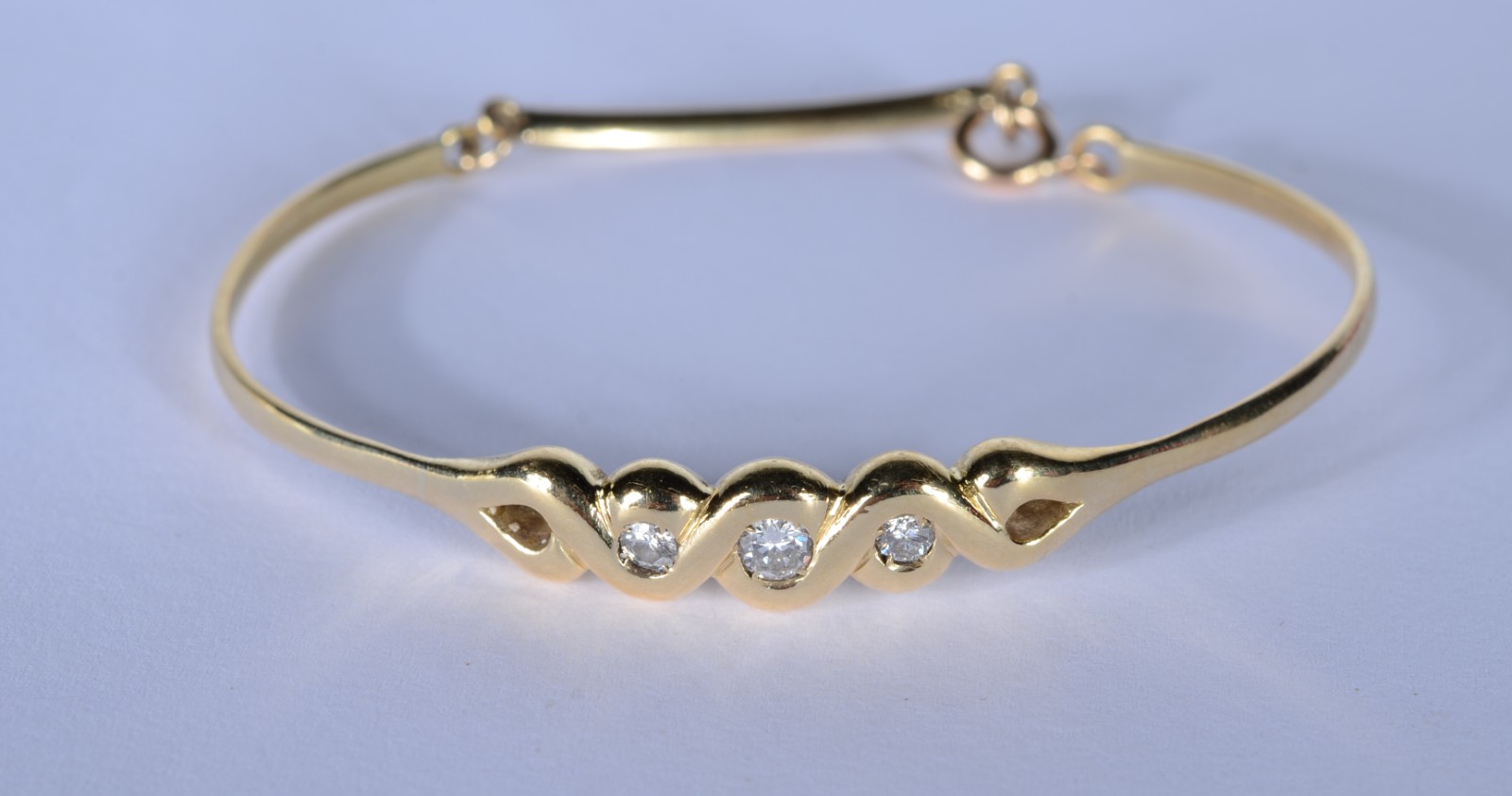 Pulseira de ouro 18 k., contraste 750 mls com 3 brilhantes de... - foto 1 de 4