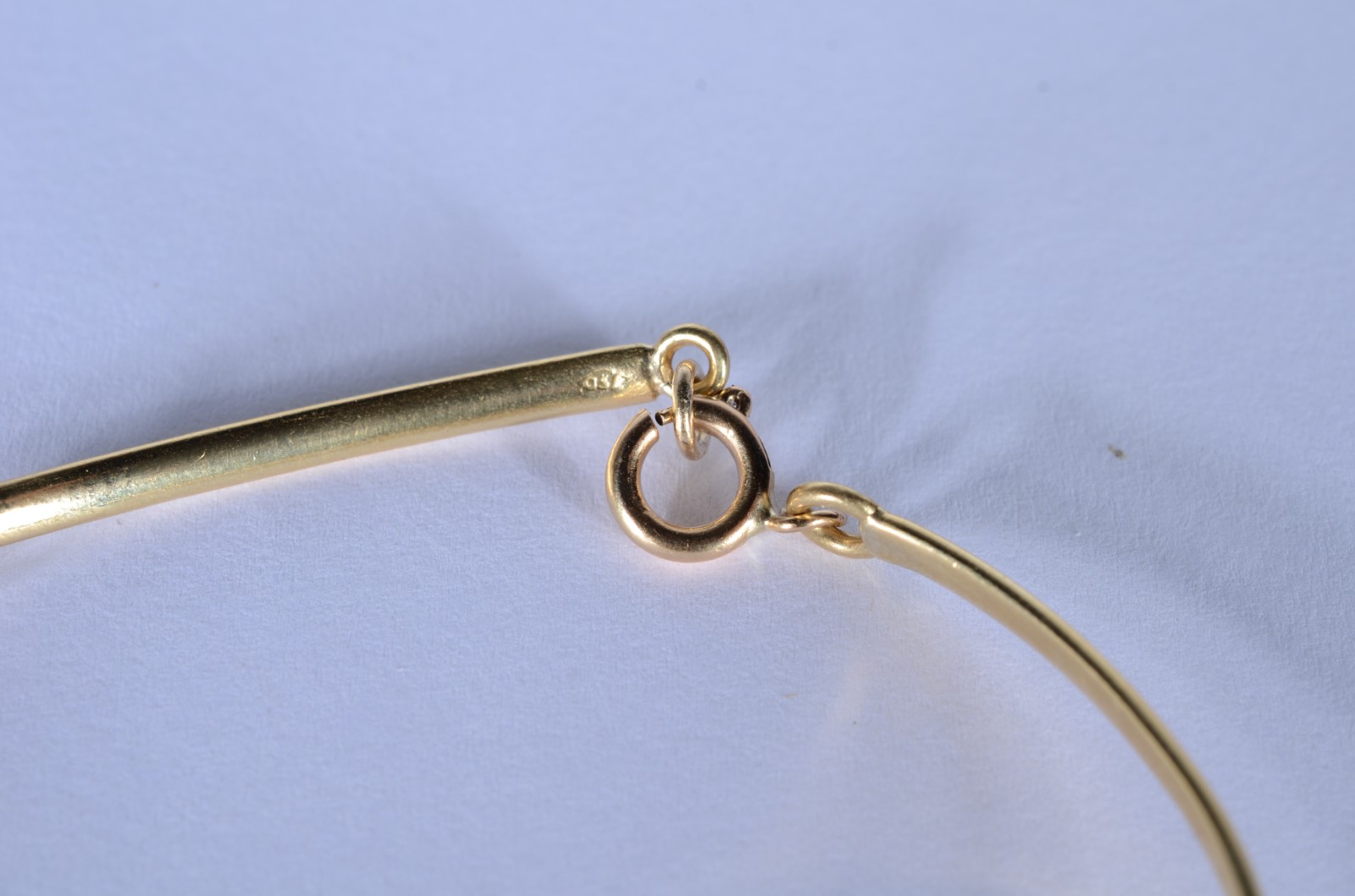 Pulseira de ouro 18 k., contraste 750 mls com 3 brilhantes de... - foto 3 de 4