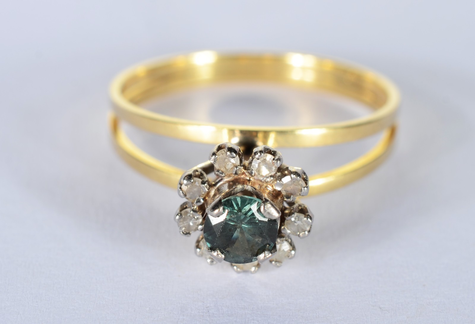 Anel de ouro 18 k., e ouro branco feitio chuveiro com 9 brilhantes de... - foto 2 de 6