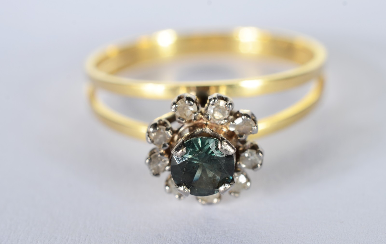 Anel de ouro 18 k., e ouro branco feitio chuveiro com 9 brilhantes de... - foto 4 de 6