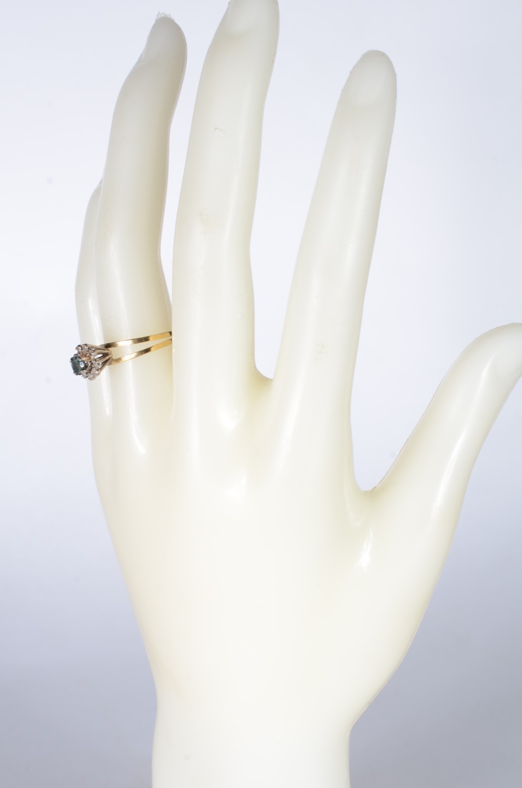 Anel de ouro 18 k., e ouro branco feitio chuveiro com 9 brilhantes de... - foto 5 de 6