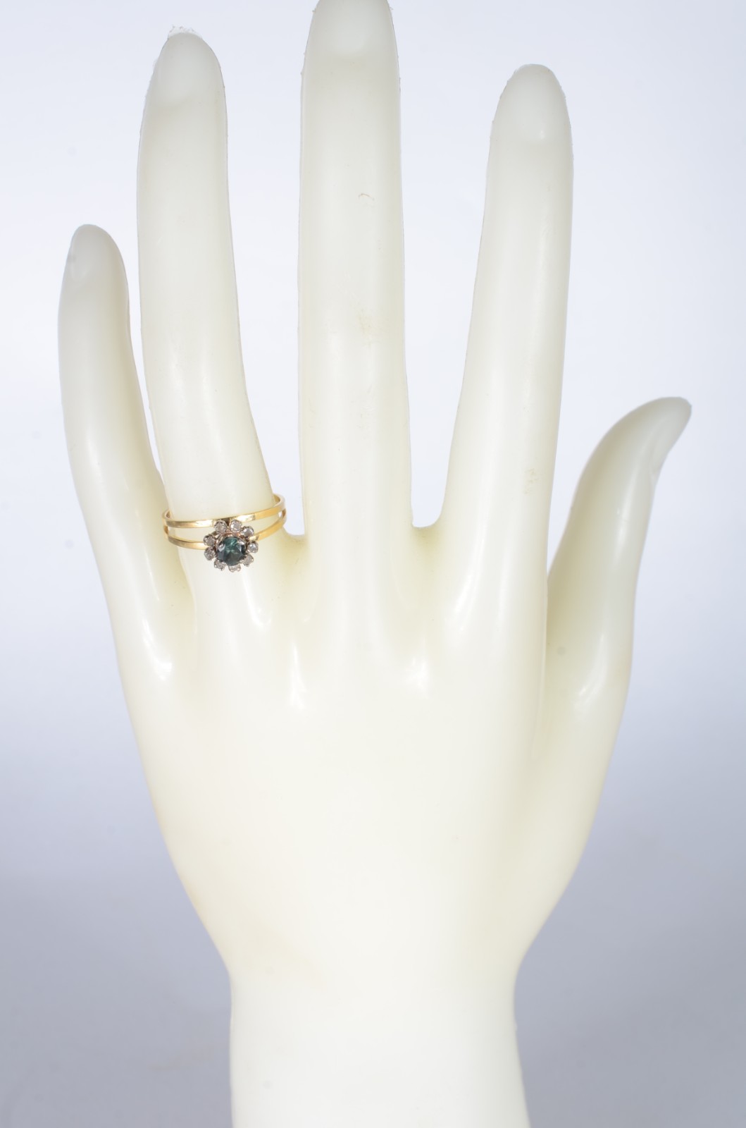 Anel de ouro 18 k., e ouro branco feitio chuveiro com 9 brilhantes de... - foto 6 de 6