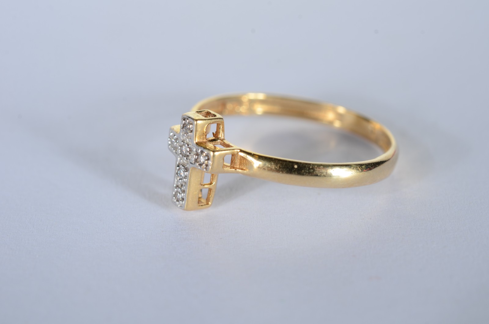 Anel de ouro 18 k., contraste 750 mls feitio cruz com mini... - foto 1 de 6