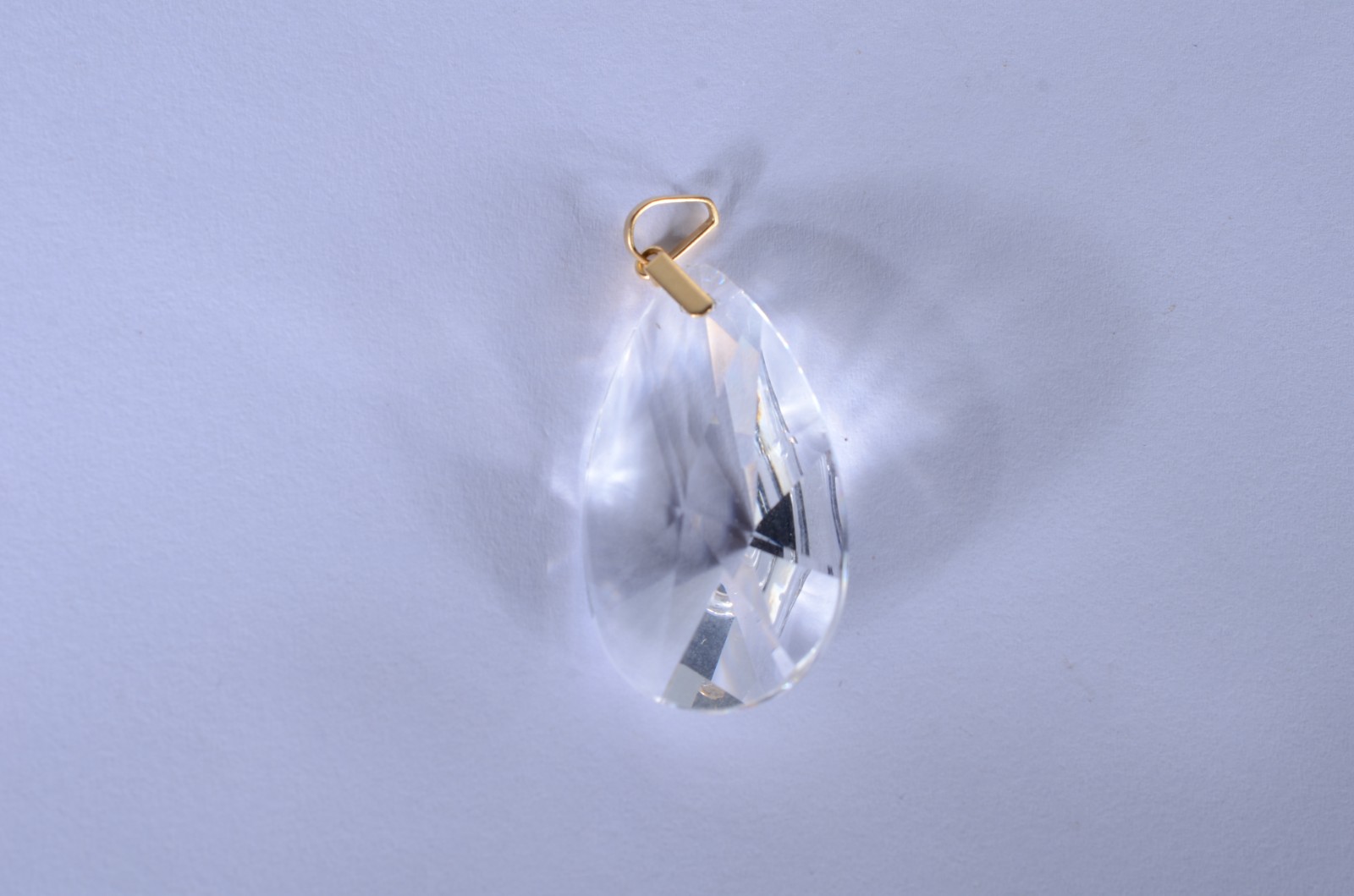 Pendente de ouro 18 k., com cristal feitio gota. (Por motivos de... - foto 1 de 3