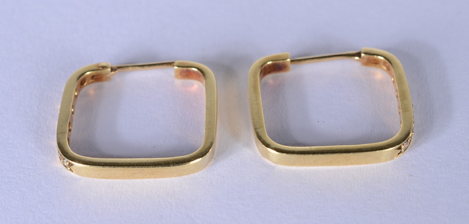 Par de brincos de ouro 18 k., contraste 750 mls. (Por motivos de... - foto 3 de 5