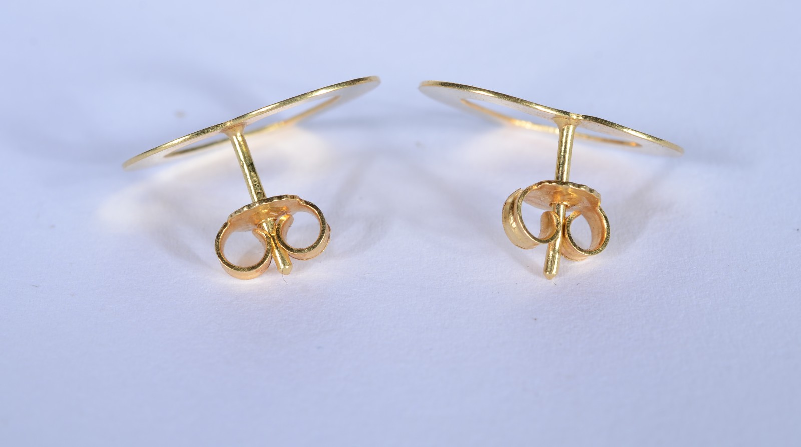Par de brincos feitio coração com mini brilhantes de ouro 18 k... - foto 2 de 4