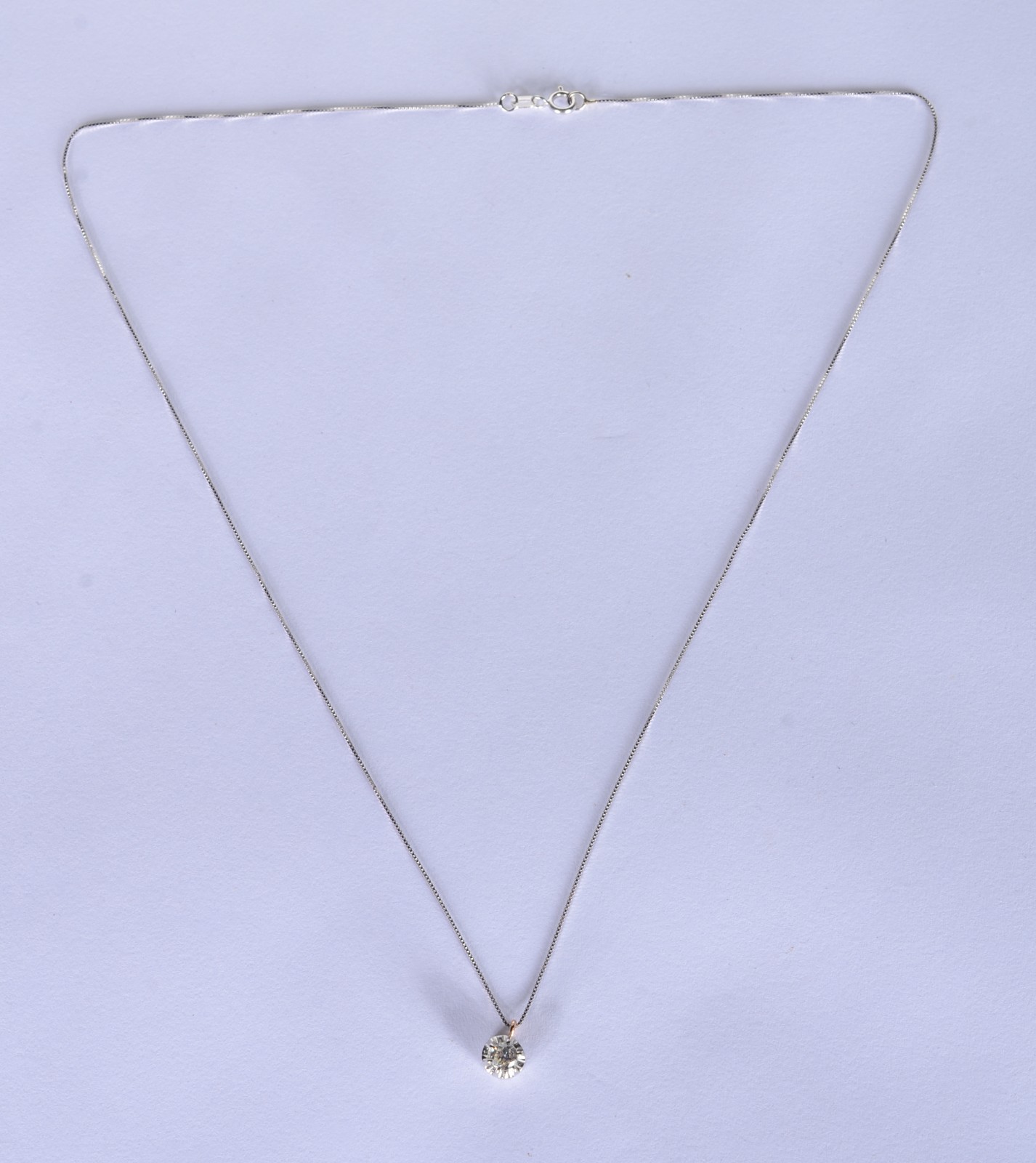 Gargantilha de ouro branco com ponto de luz com mini brilhante... - foto 3 de 6