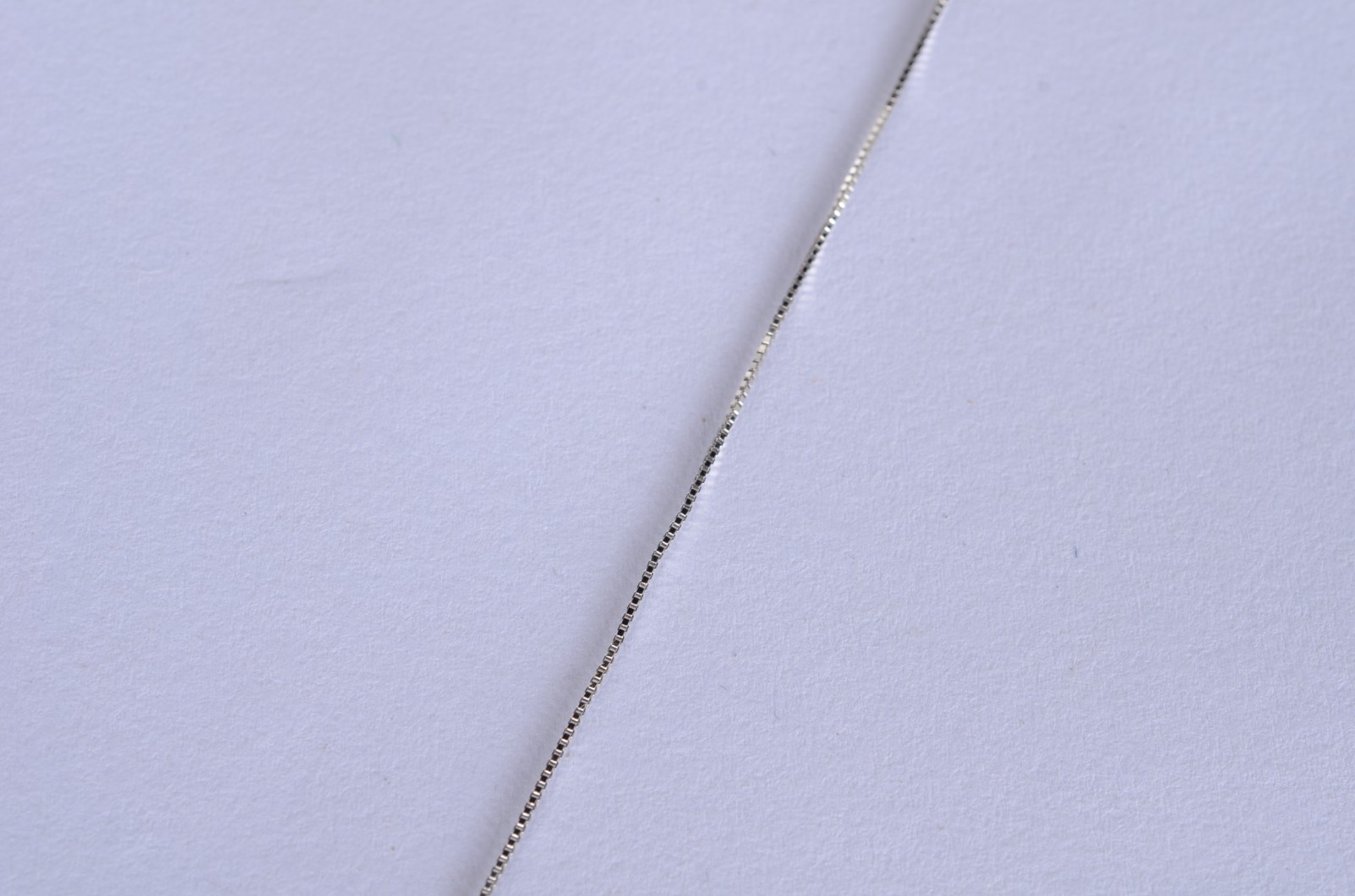 Gargantilha de ouro branco com ponto de luz com mini brilhante... - foto 5 de 6