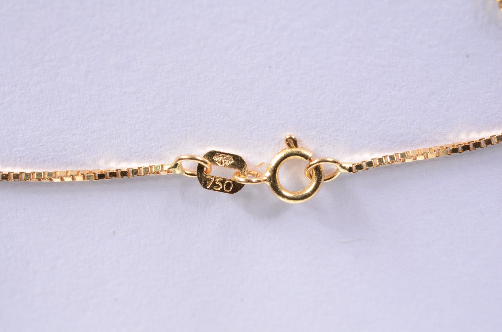 Colar com pendente sacro de ouro 18 k.(Por motivos de segurança a... - foto 4 de 6