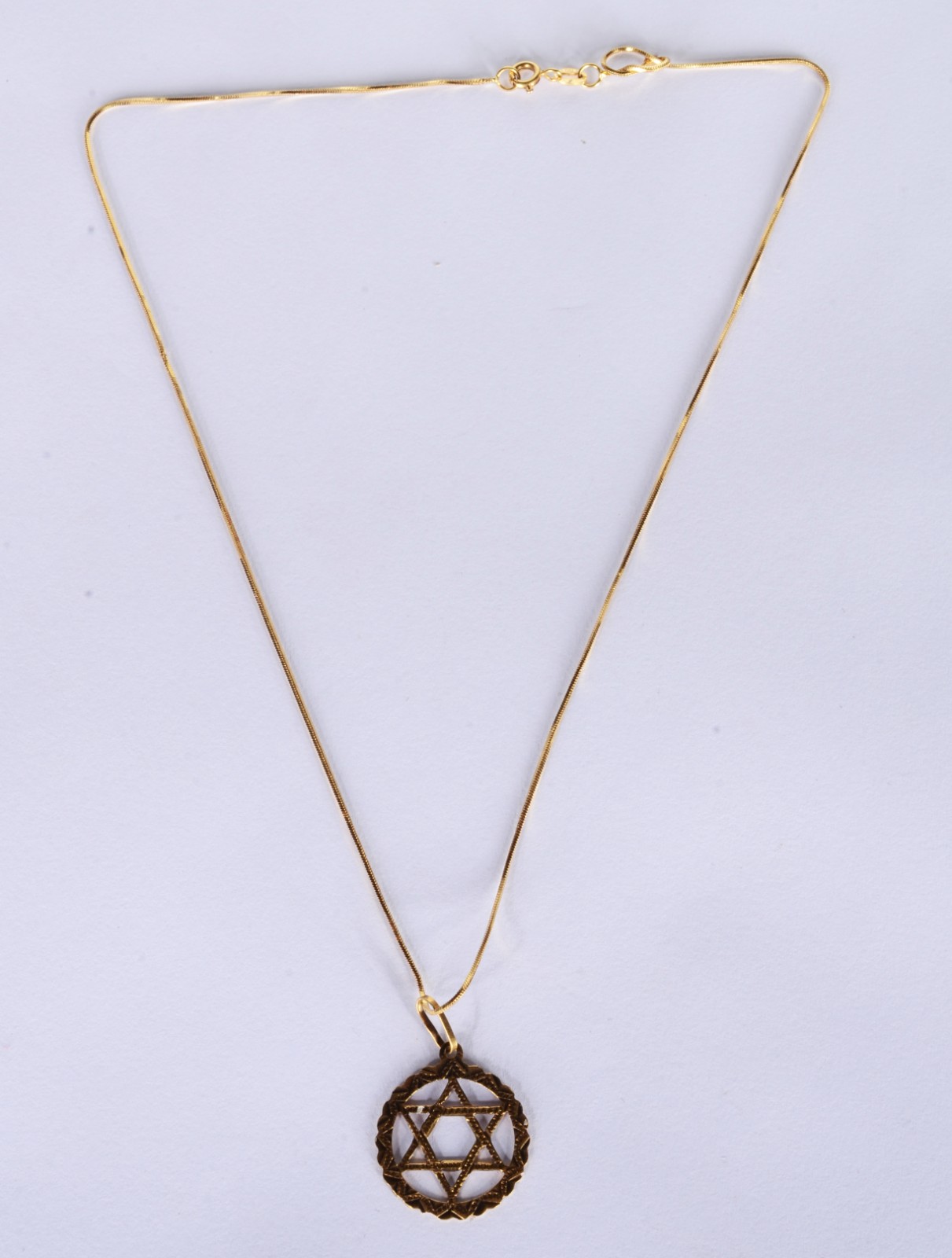 Colar com pendente "estrela de Davi" de ouro 18 k., contraste 750... - foto 2 de 5