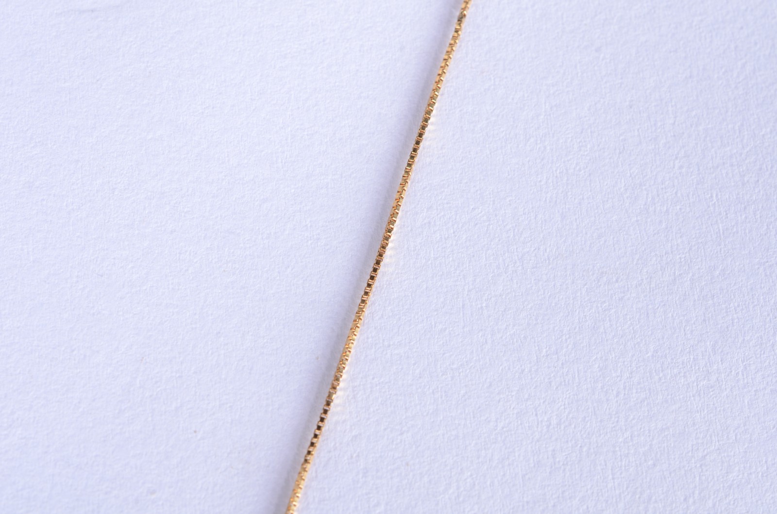 Colar com pendente feitio "trevo" de ouro 18 k., contraste 750 msl... - foto 3 de 6