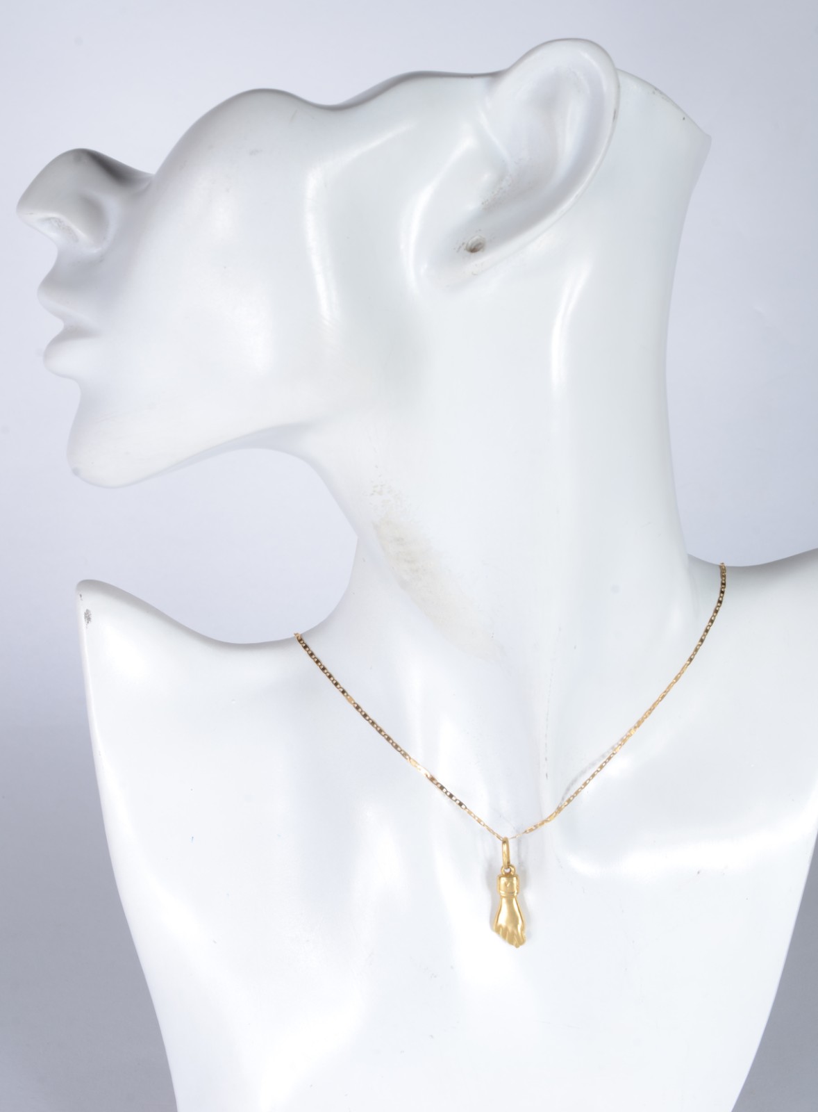 Colar com pendente feitio figa de ouro 18 k., contraste 750 mls. (Por... - foto 5 de 5