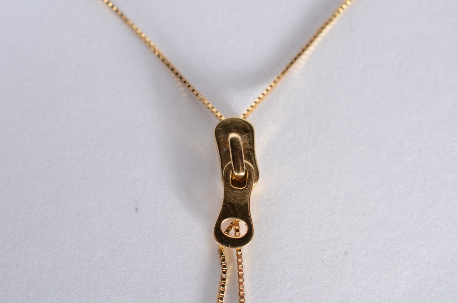 Gargantilha com pendente de ouro 18 k., contraste 750 mls regulável... - foto 2 de 5