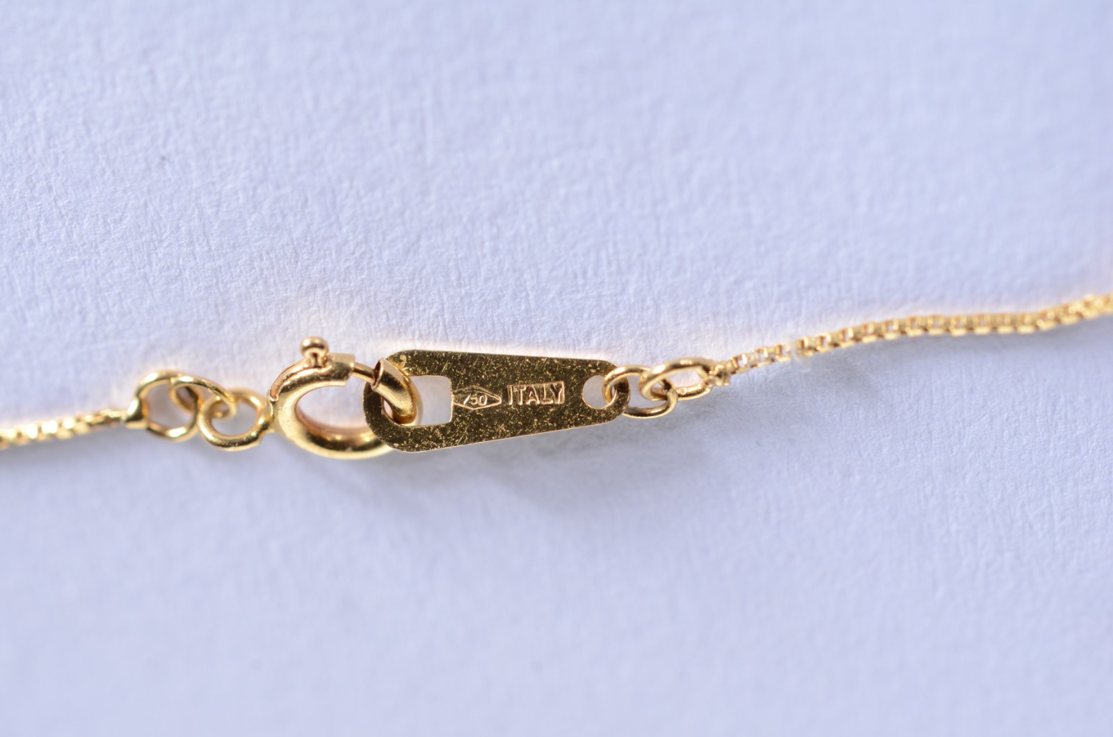 Colar com pendente feitio chifre de ouro 18 k., contraste 750 mls... - foto 4 de 5