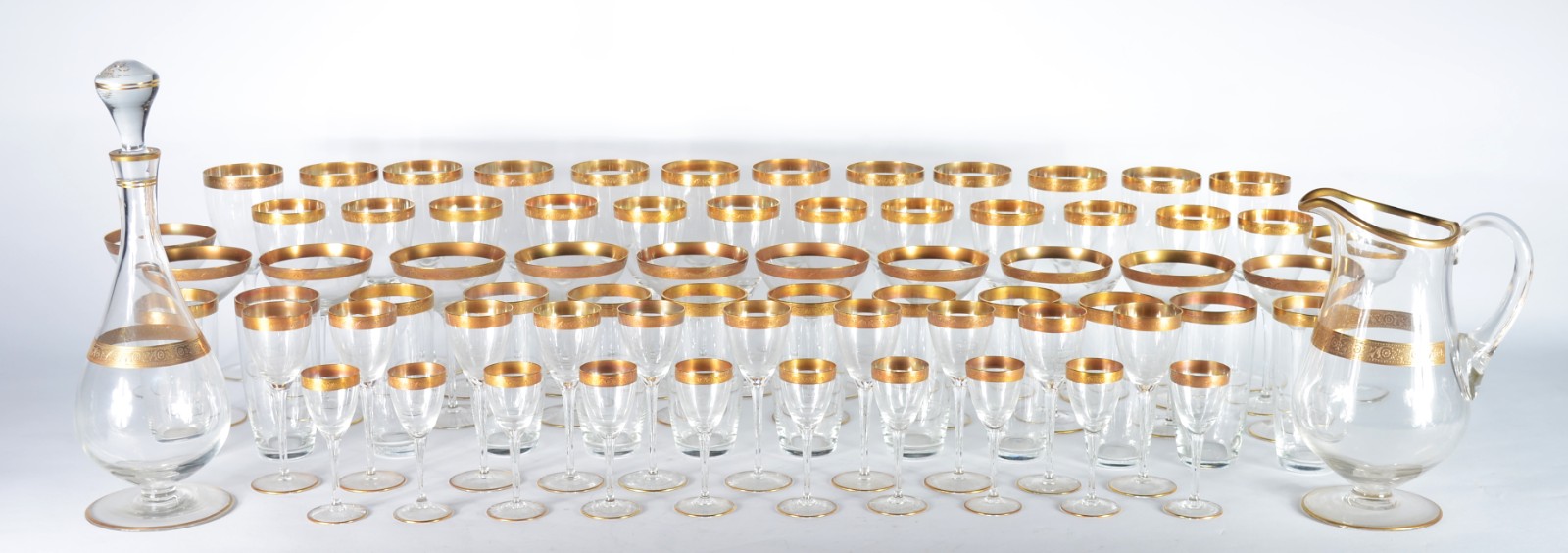 Elegante serviço de cristal tcheco, borda com tarja dourada lavrada... - foto 1 de 9