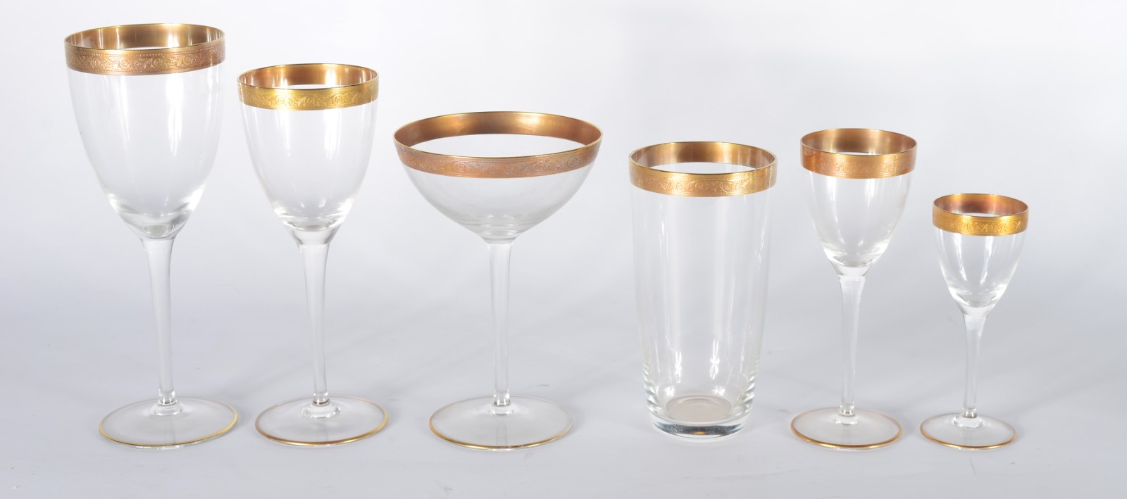 Elegante serviço de cristal tcheco, borda com tarja dourada lavrada... - foto 2 de 9