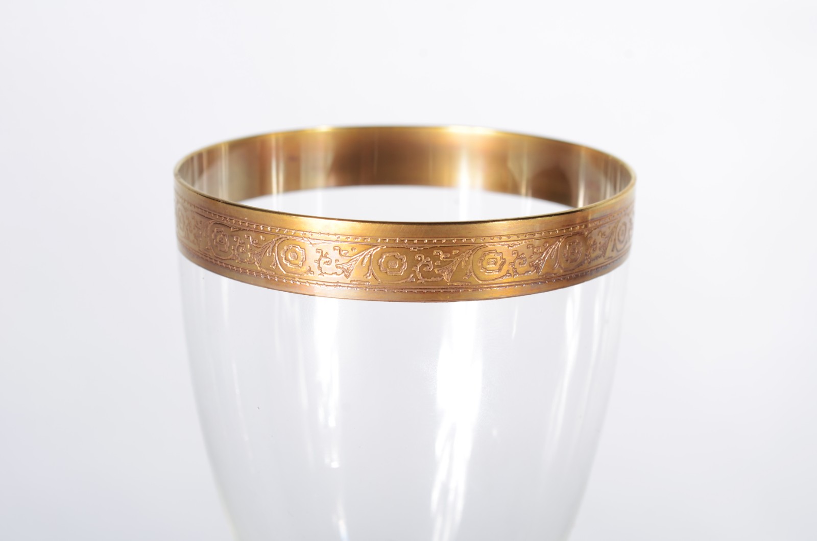Elegante serviço de cristal tcheco, borda com tarja dourada lavrada... - foto 3 de 9