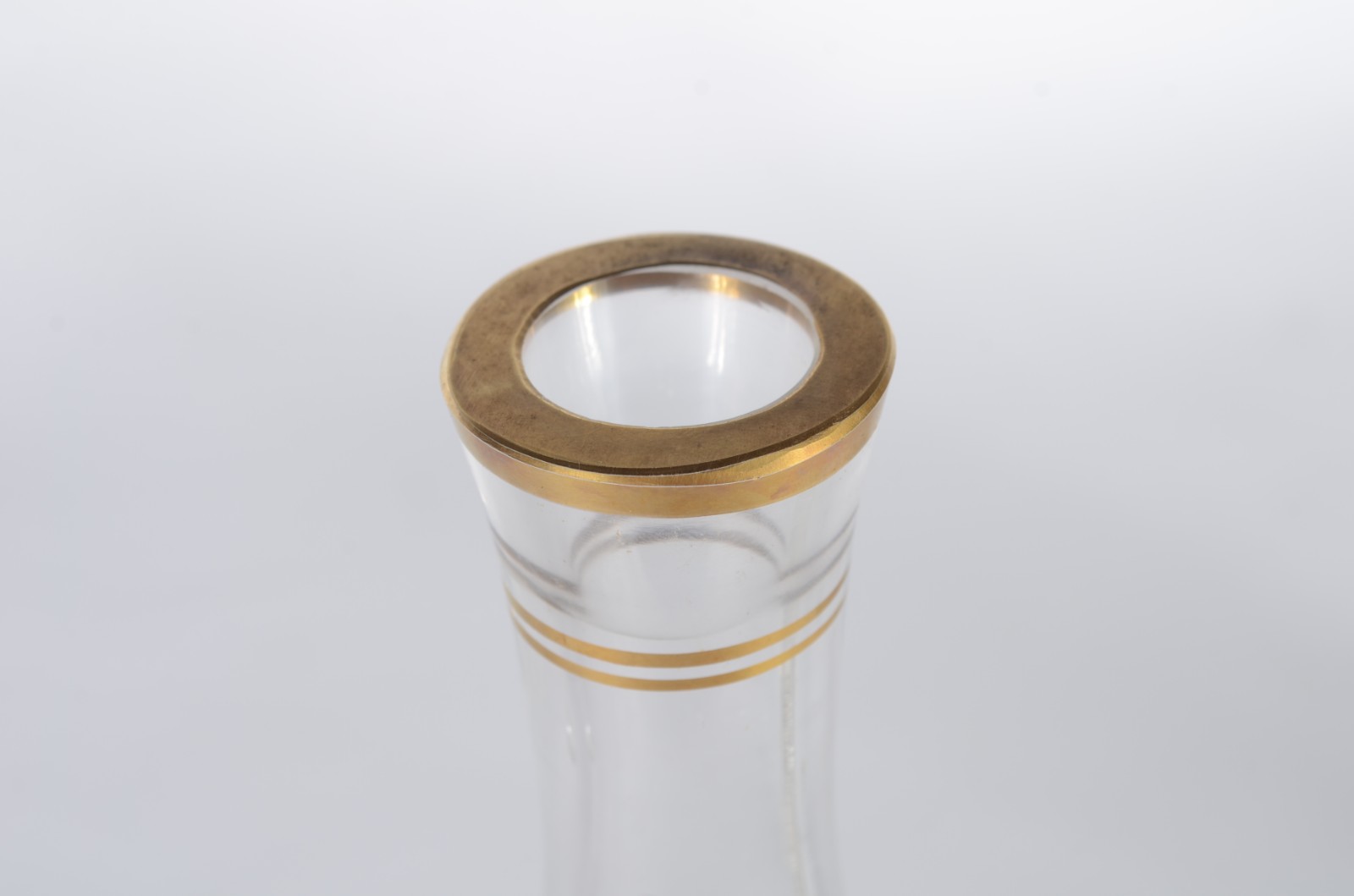 Elegante serviço de cristal tcheco, borda com tarja dourada lavrada... - foto 5 de 9