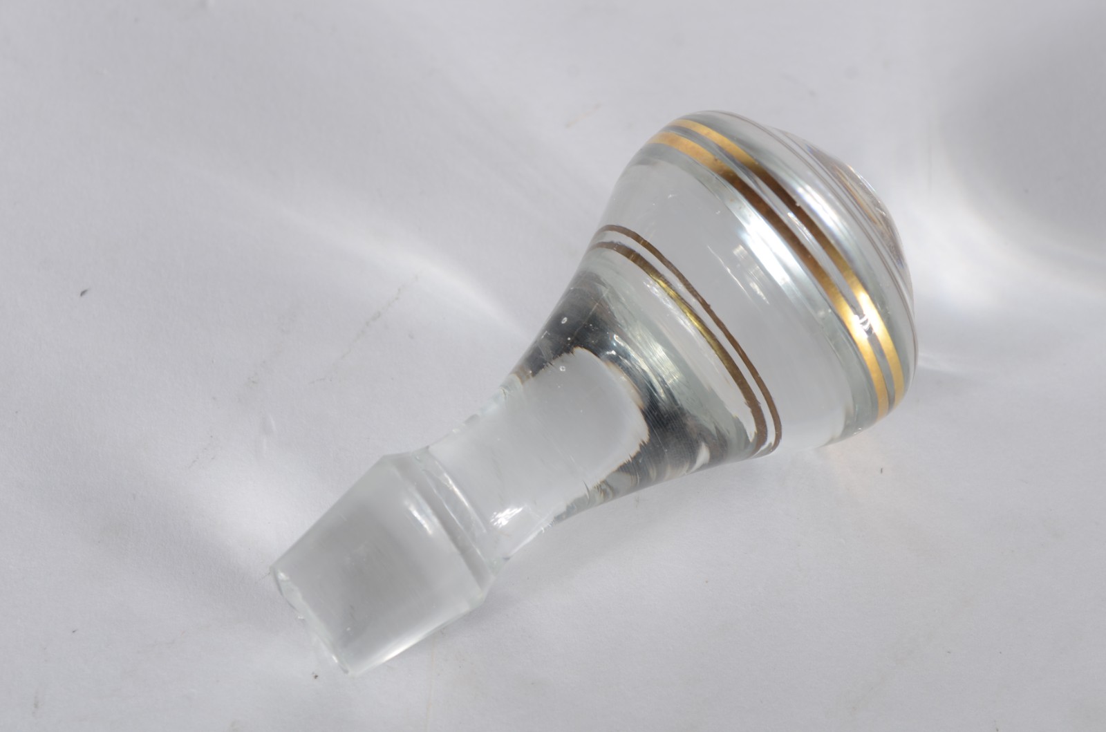 Elegante serviço de cristal tcheco, borda com tarja dourada lavrada... - foto 8 de 9