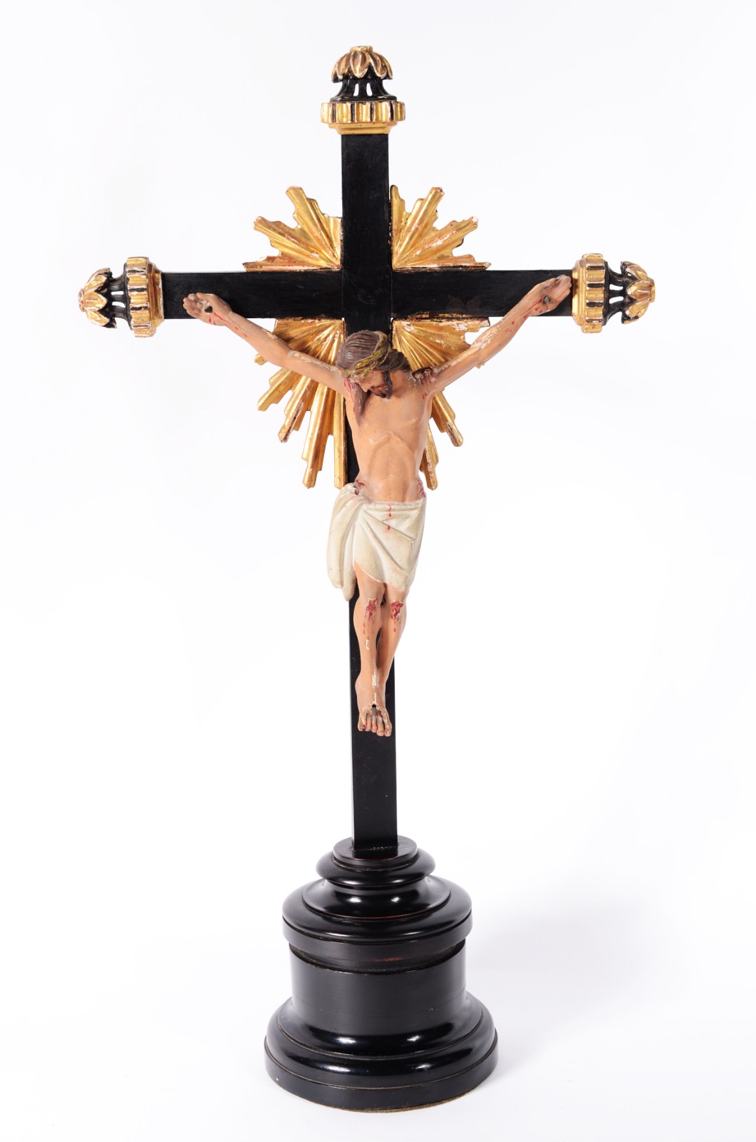 Crucifixo de madeira nobre com figura de Cristo entalhada e... - foto 1 de 6