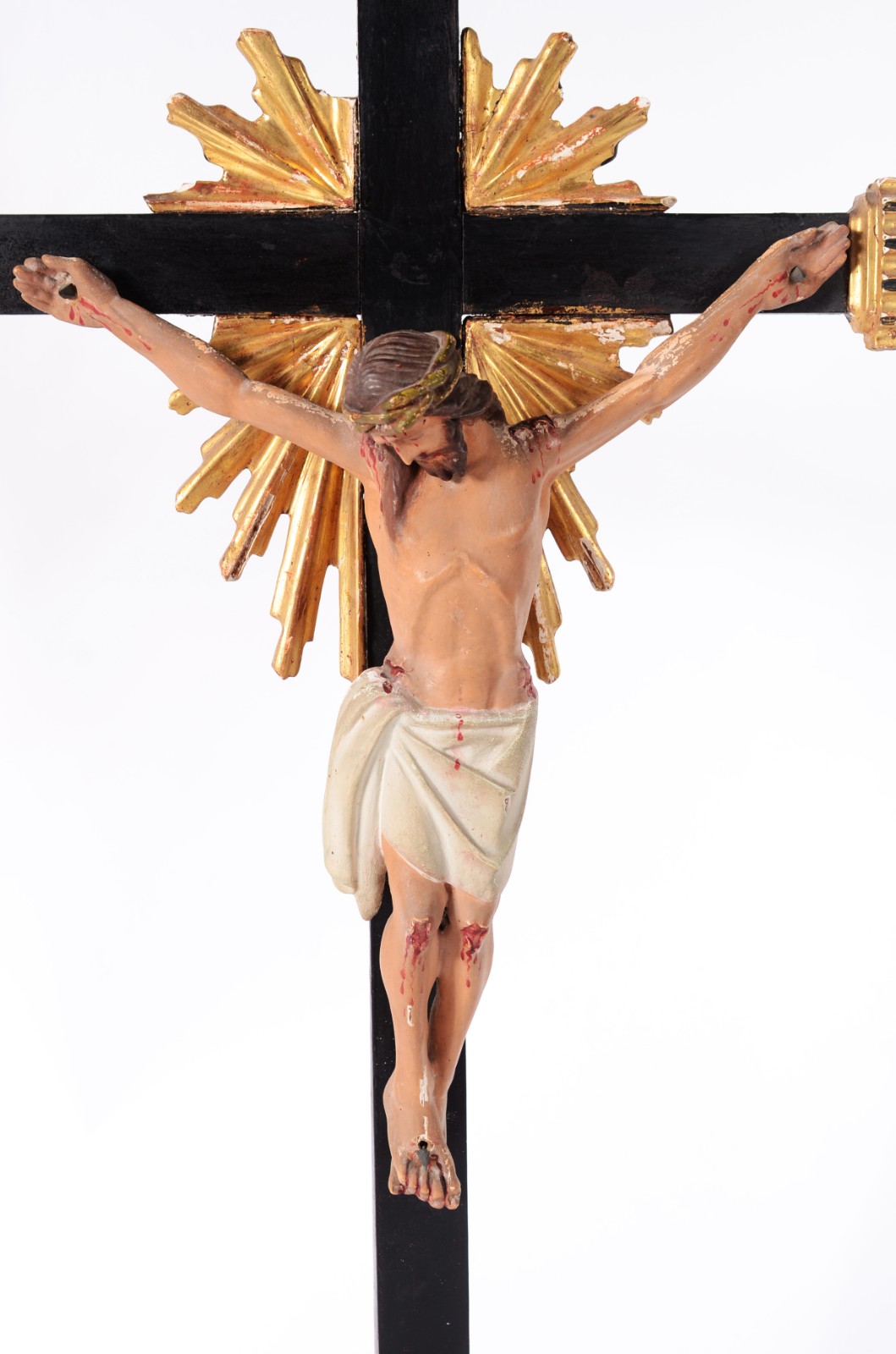 Crucifixo de madeira nobre com figura de Cristo entalhada e... - foto 2 de 6