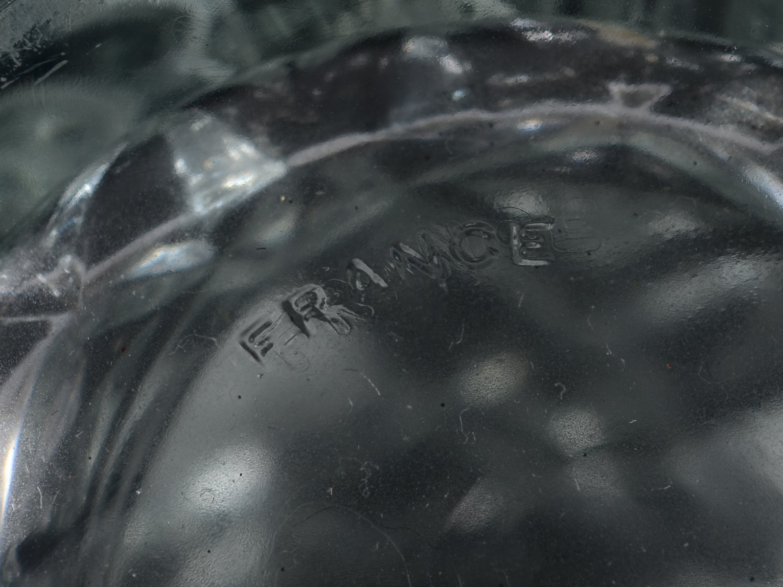 Tres peças de cristal lapidado, sendo: par de vasos franceses; e... - foto 5 de 10
