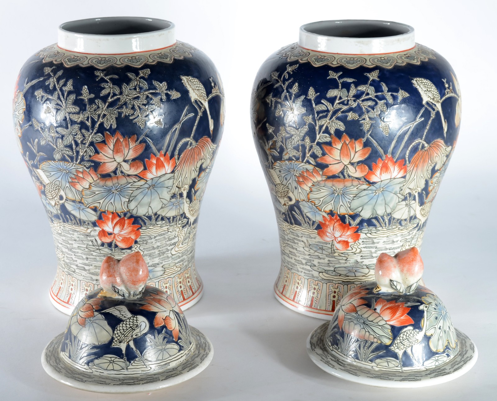 Par de potiches de porcelana oriental decorados com flores na cor... - foto 5 de 10