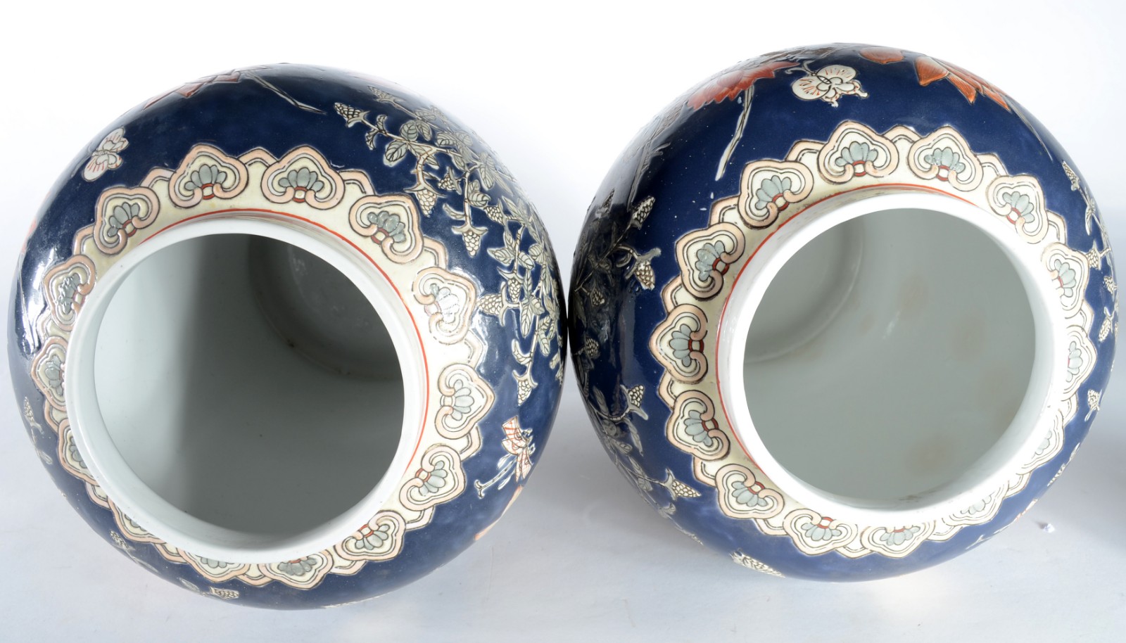 Par de potiches de porcelana oriental decorados com flores na cor... - foto 6 de 10