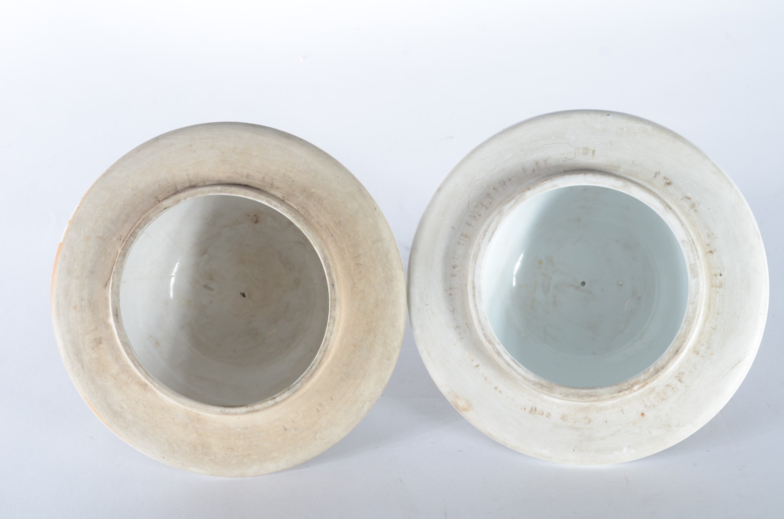 Par de potiches de porcelana oriental decorados com flores na cor... - foto 10 de 10