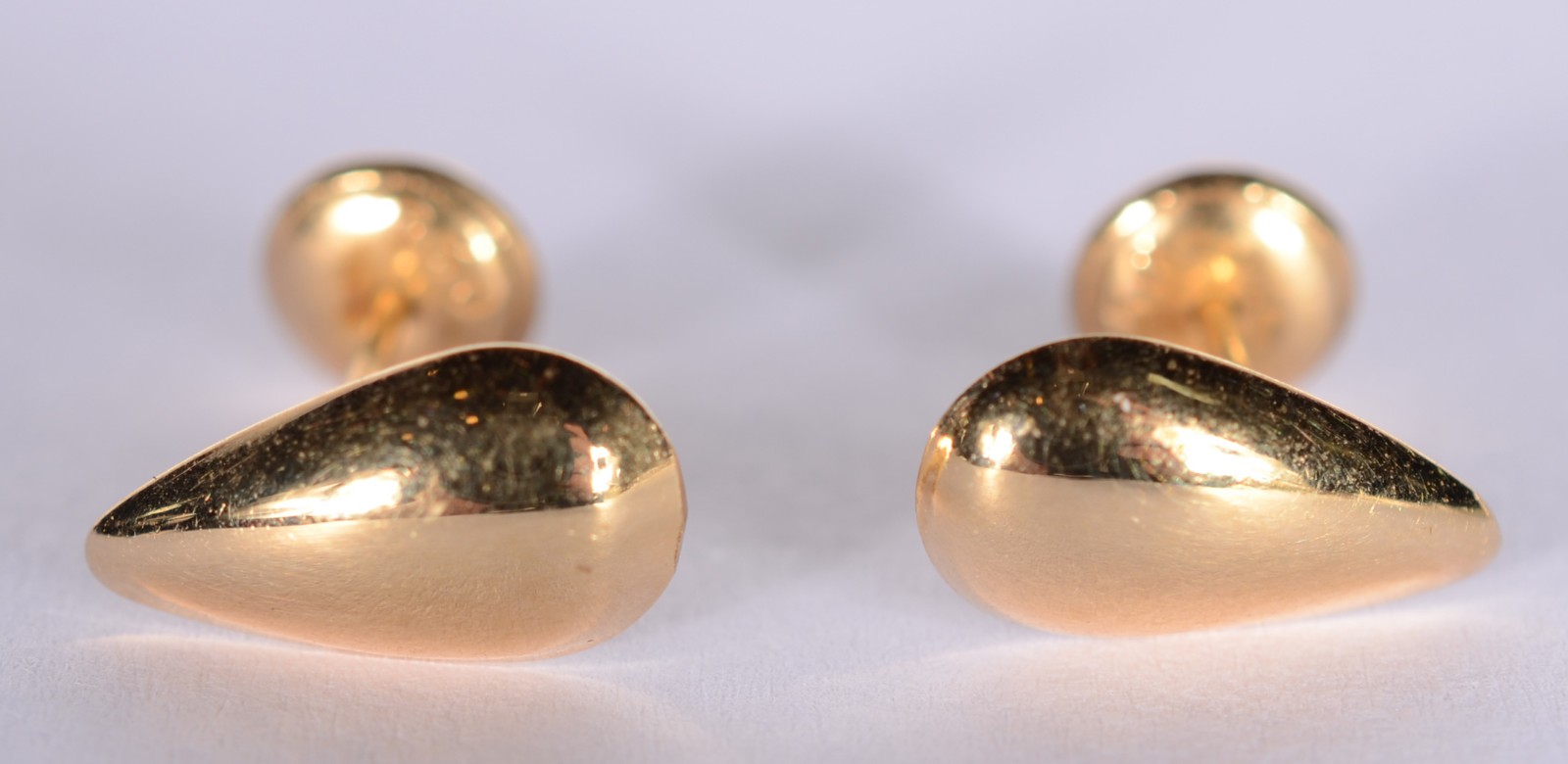 Par de brincos de ouro 18 k., contraste 750 mls feitio gota. (Por... - foto 1 de 5