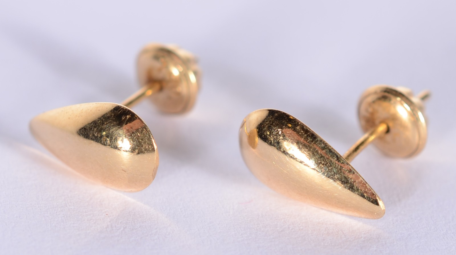 Par de brincos de ouro 18 k., contraste 750 mls feitio gota. (Por... - foto 3 de 5