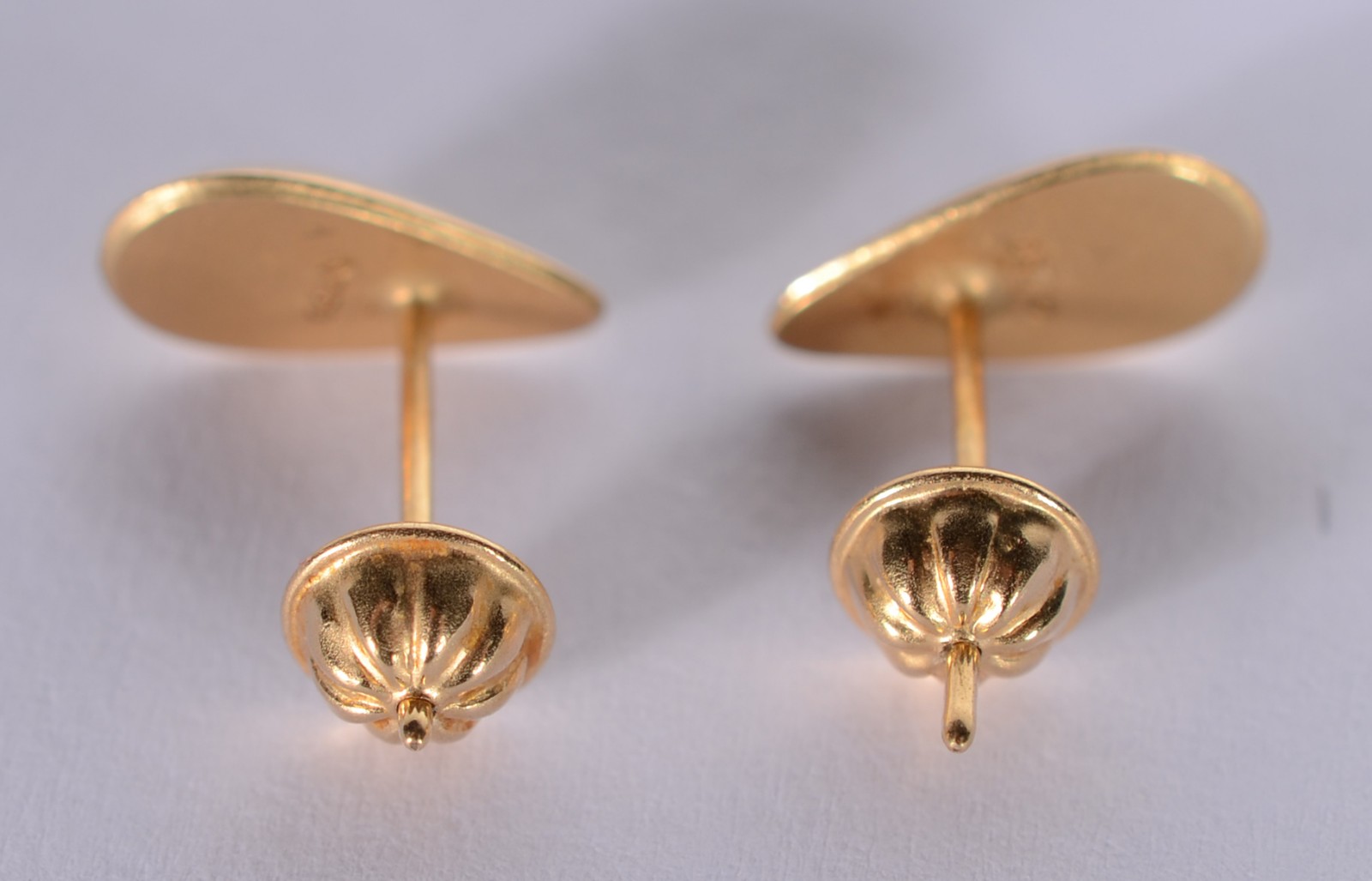 Par de brincos de ouro 18 k., contraste 750 mls feitio gota. (Por... - foto 4 de 5