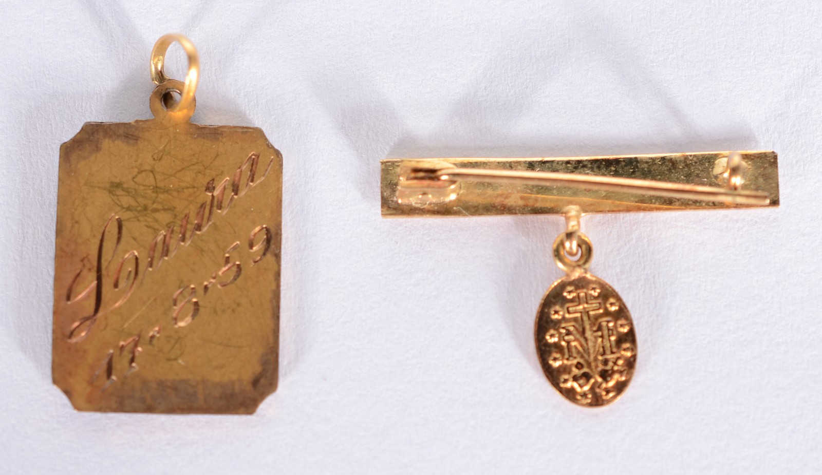 Alfinete de ouro 18 k., com medalha. Acompanha pendente com Nossa... - foto 3 de 5