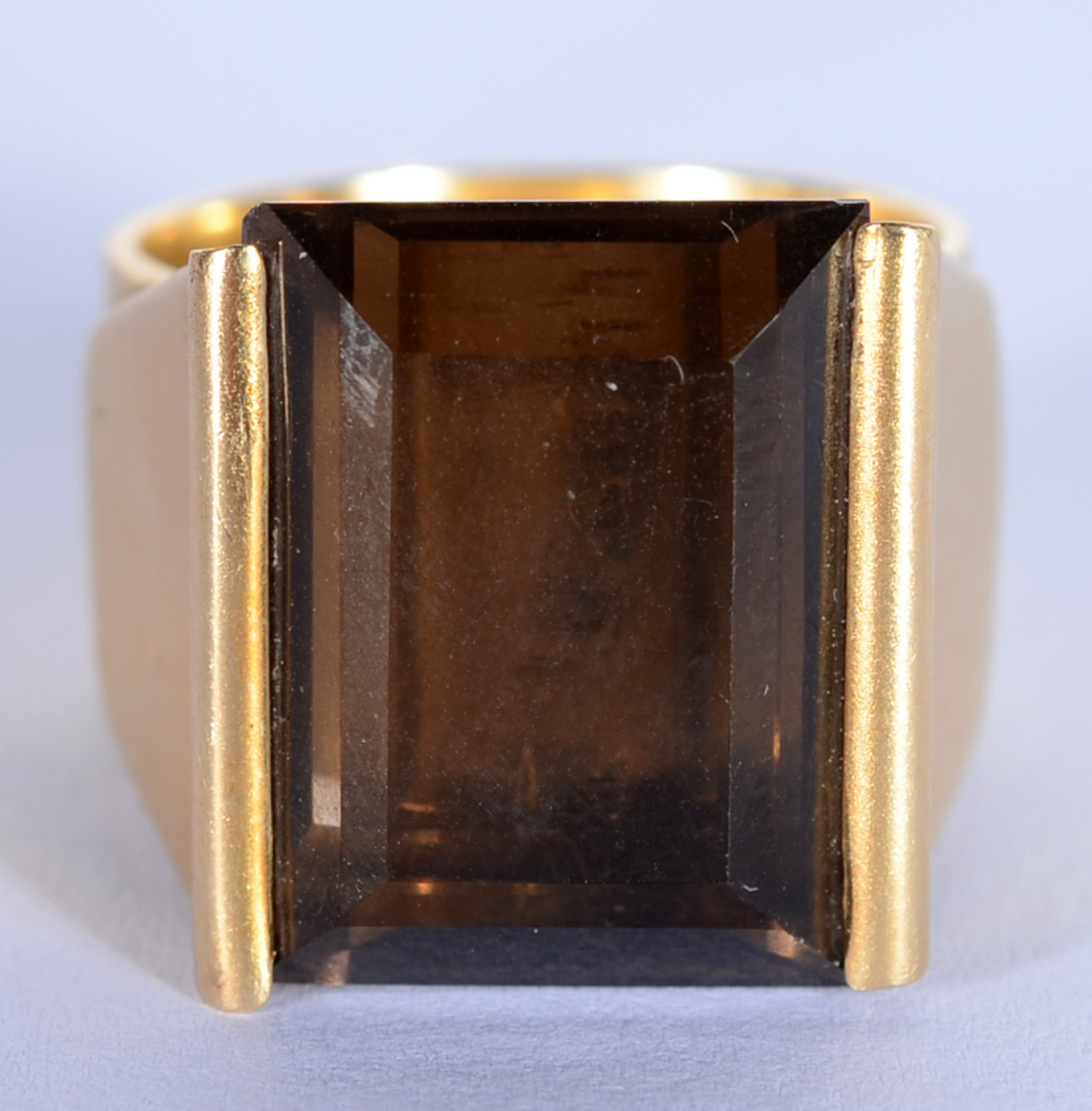 Anel de ouro 18 k., com pedra brasileira lapidada, aro 16. (Por... - foto 2 de 6