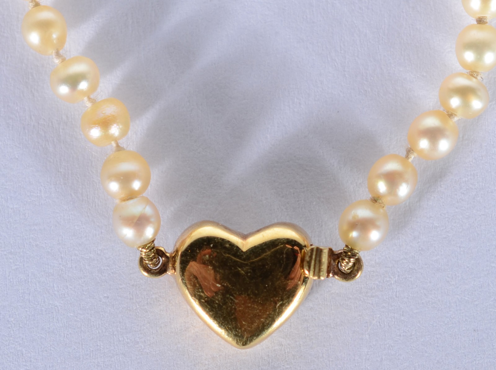 Colar de mini perolas com fecho de ouro 18 k.(Por motivos de... - foto 2 de 5