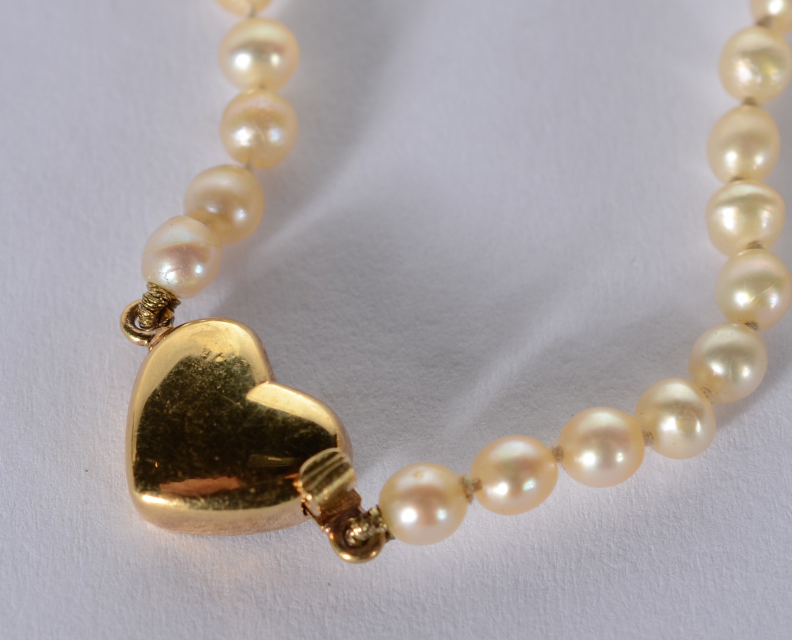 Colar de mini perolas com fecho de ouro 18 k.(Por motivos de... - foto 3 de 5