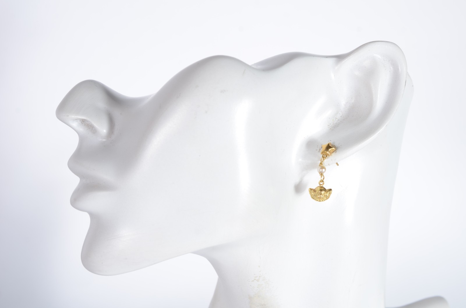 Par de brincos de ouro 18 k. com figuras de anjos e estrelas. (Por... - foto 4 de 4