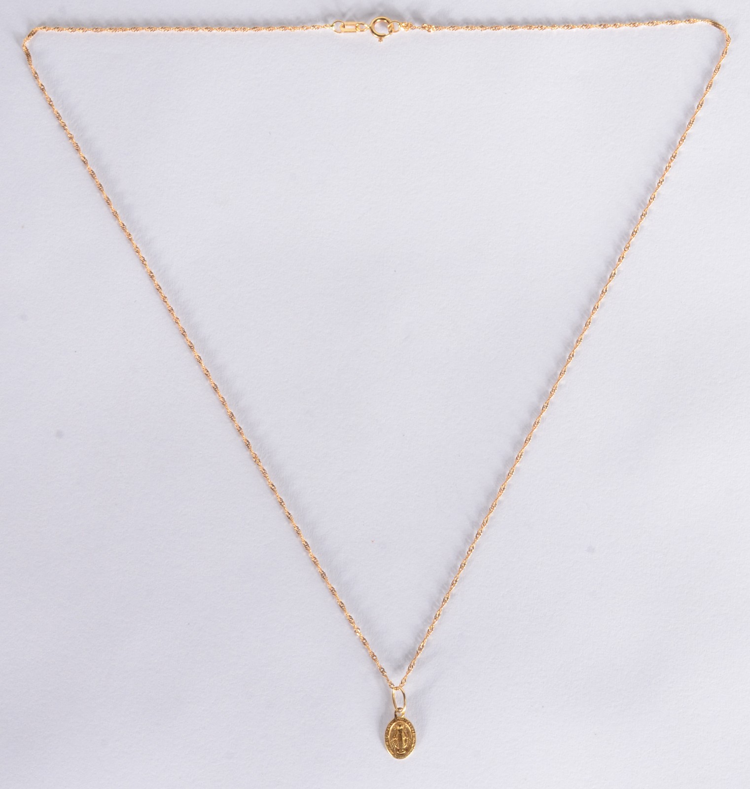 Colar com pendente de Nossa Senhora de ouro 18 k., contraste 750 mls... - foto 1 de 7