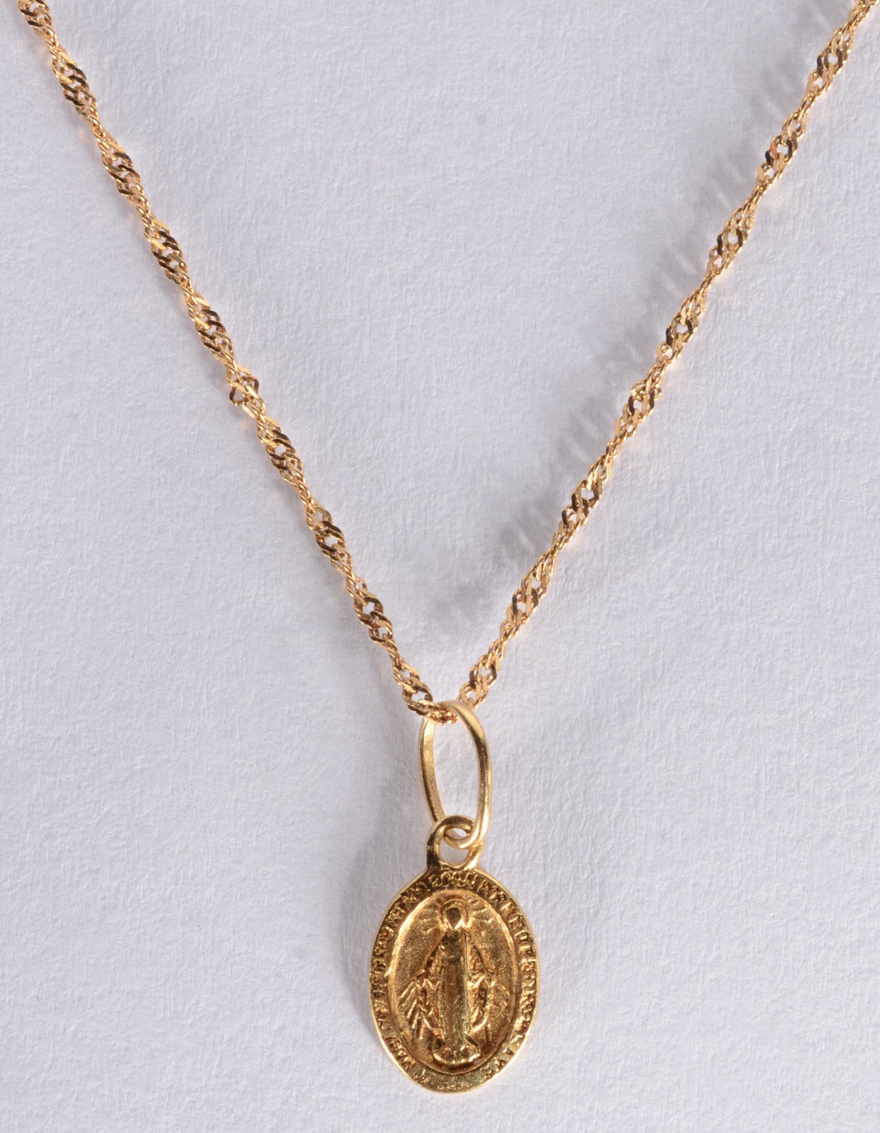 Colar com pendente de Nossa Senhora de ouro 18 k., contraste 750 mls... - foto 2 de 7