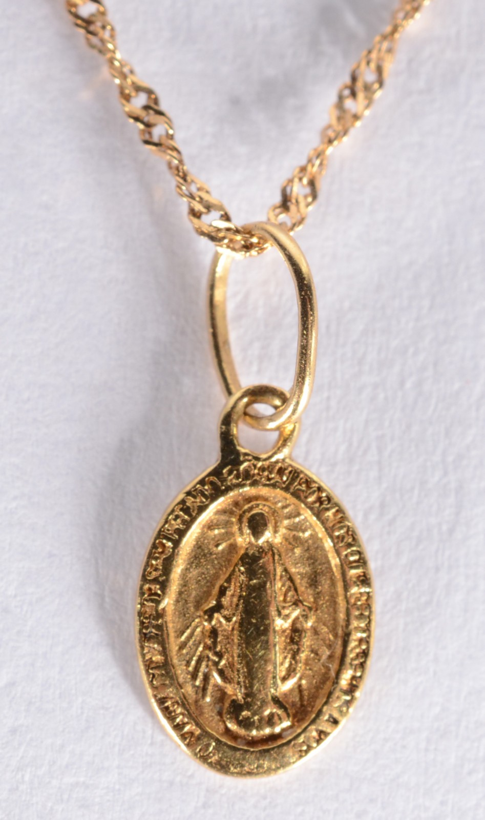 Colar com pendente de Nossa Senhora de ouro 18 k., contraste 750 mls... - foto 3 de 7