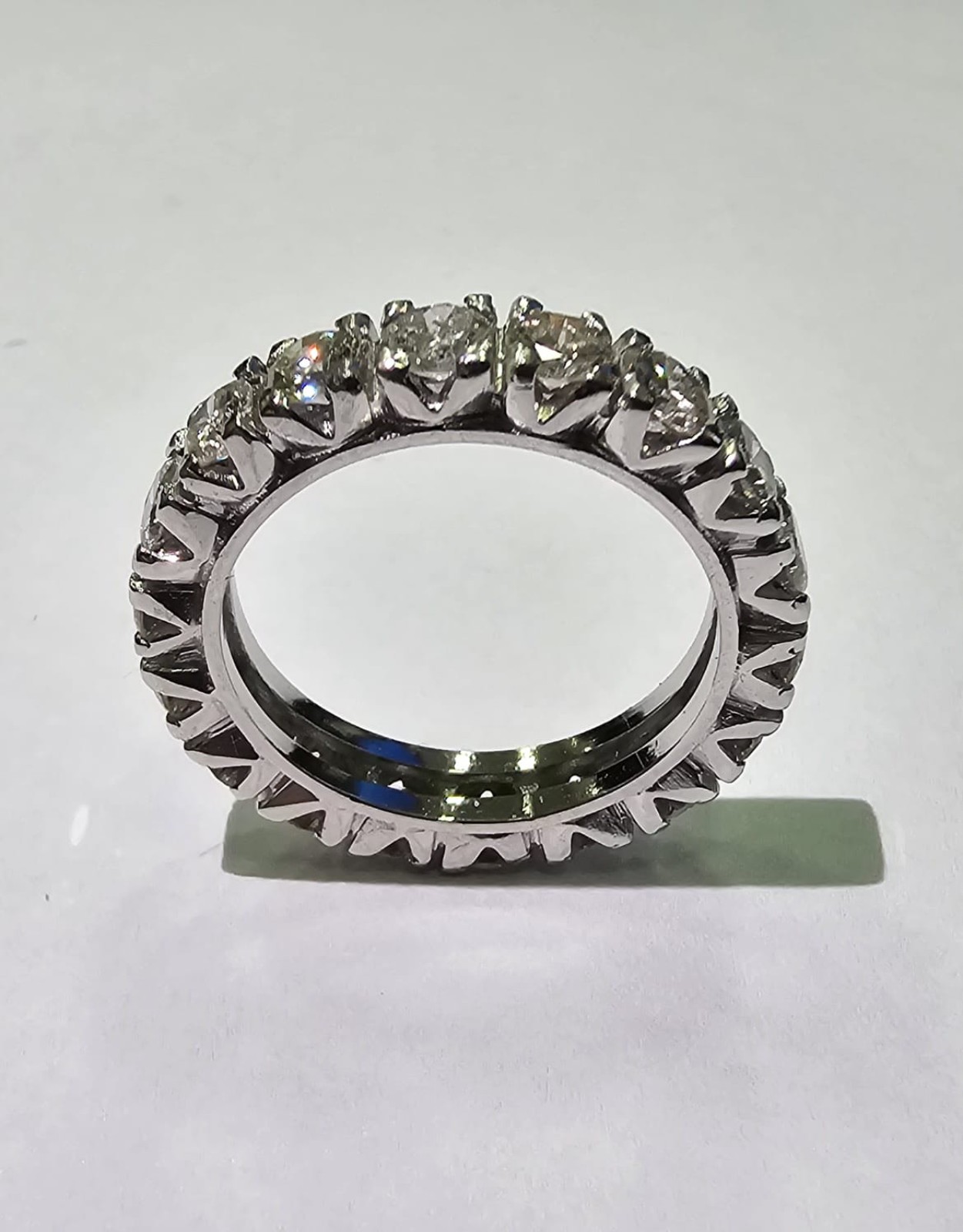 Aliança completa de platina com diamantes de 2,7 ct, aro 14. (Por... - foto 1 de 2