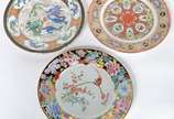 Oito pratos decorativos de porcelana oriental e... - Oito pratos decorativos de porcelana oriental em diversos modelos.