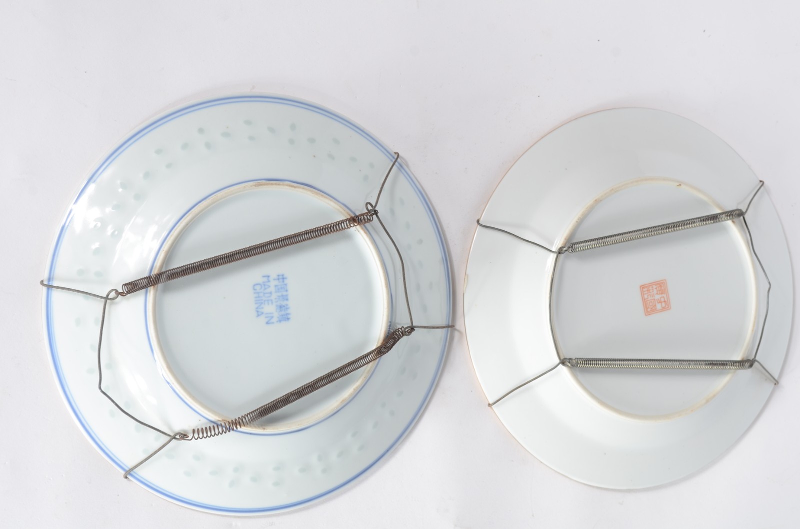 Oito pratos decorativos de porcelana oriental em diversos modelos. - foto 7 de 10