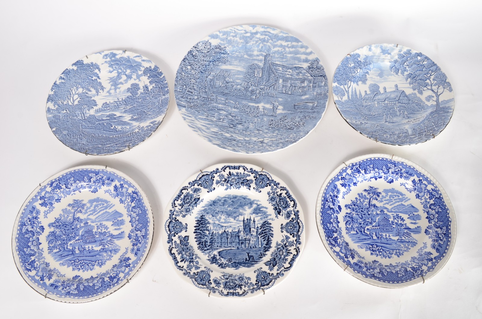 Treze pratos decorativos de porcelana azul e branca em diversas... - foto 2 de 11
