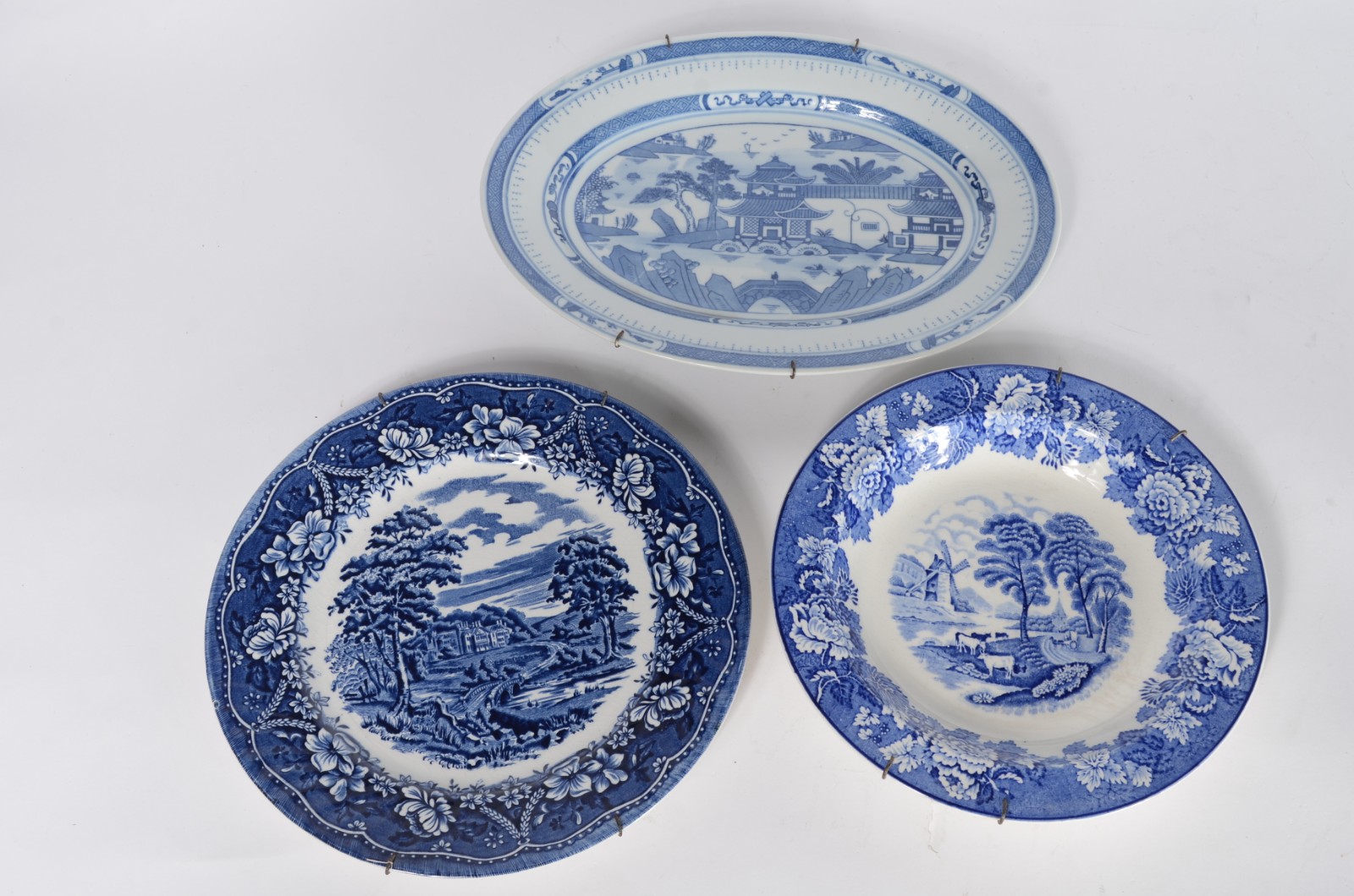Treze pratos decorativos de porcelana azul e branca em diversas... - foto 6 de 11